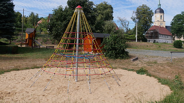 Klettergerüst auf Spielplatz